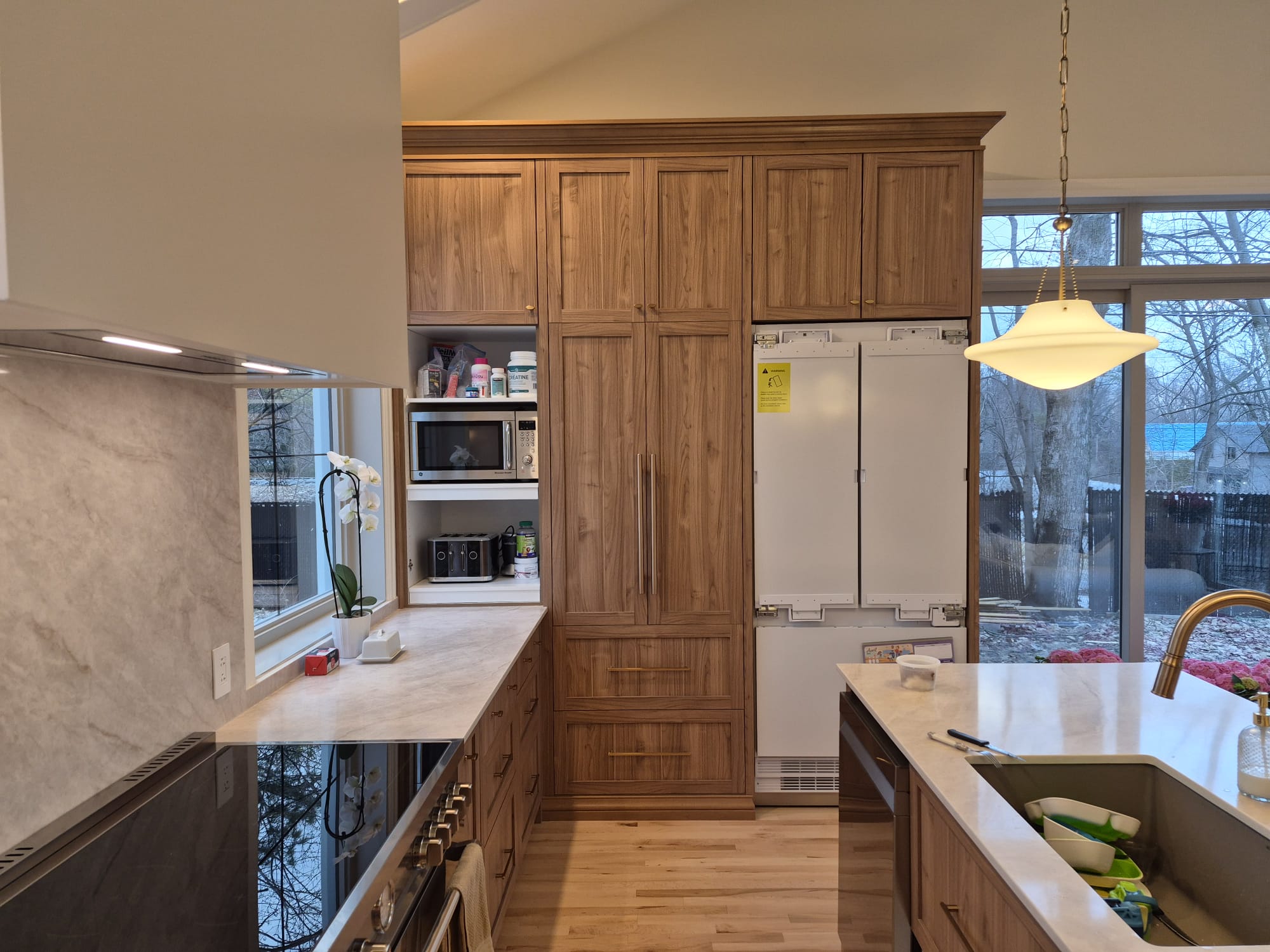 Armoires en noyer et garde-manger sur mesure — Ébénisterie Pierre Arsenault Inc.